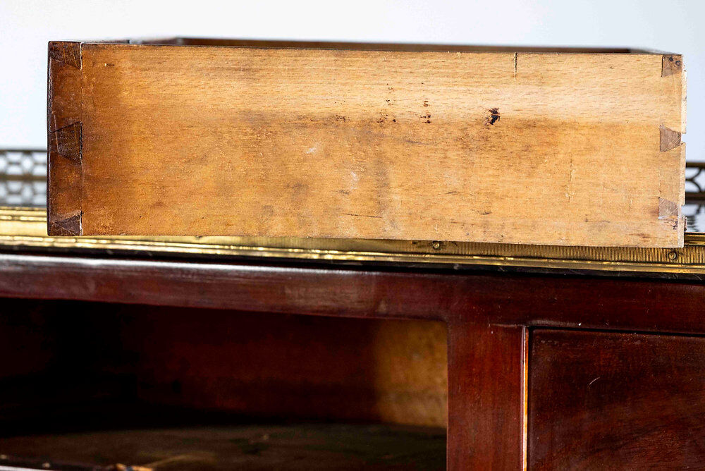 Large cylinder desk, Directoire