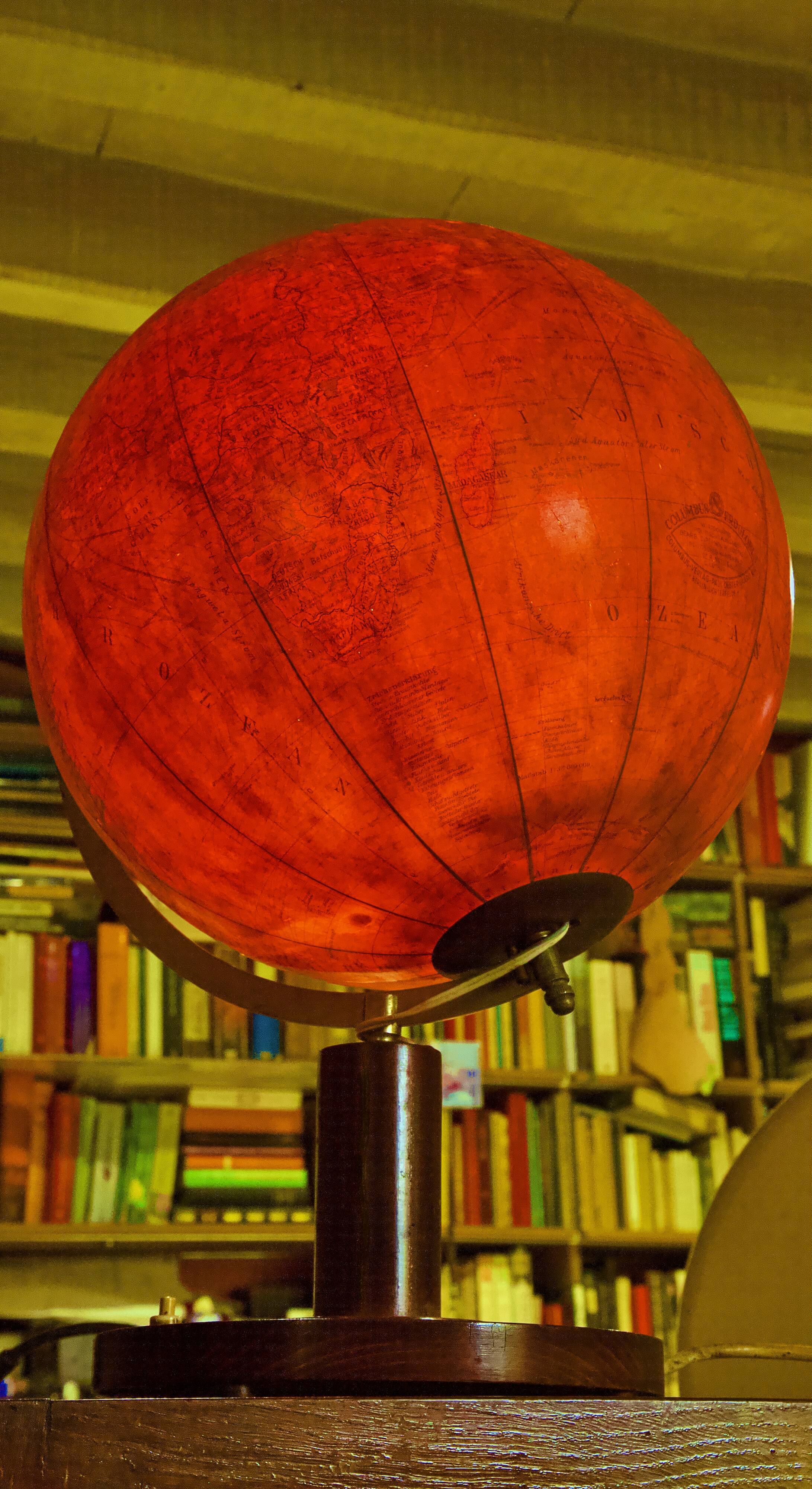Columbus globe. Edited by Oberrealsch uldirektor Dr. R. Neuse.