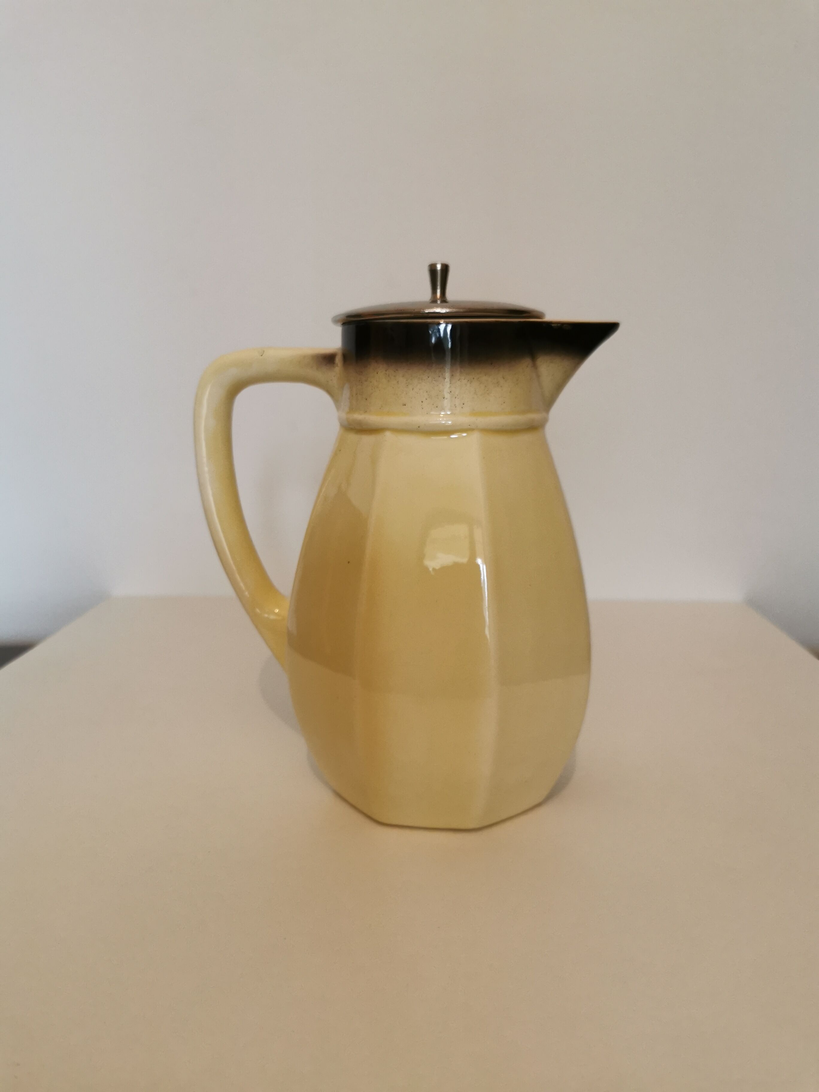 Art deco tisanière pitcher in half porcelain "badonviller"