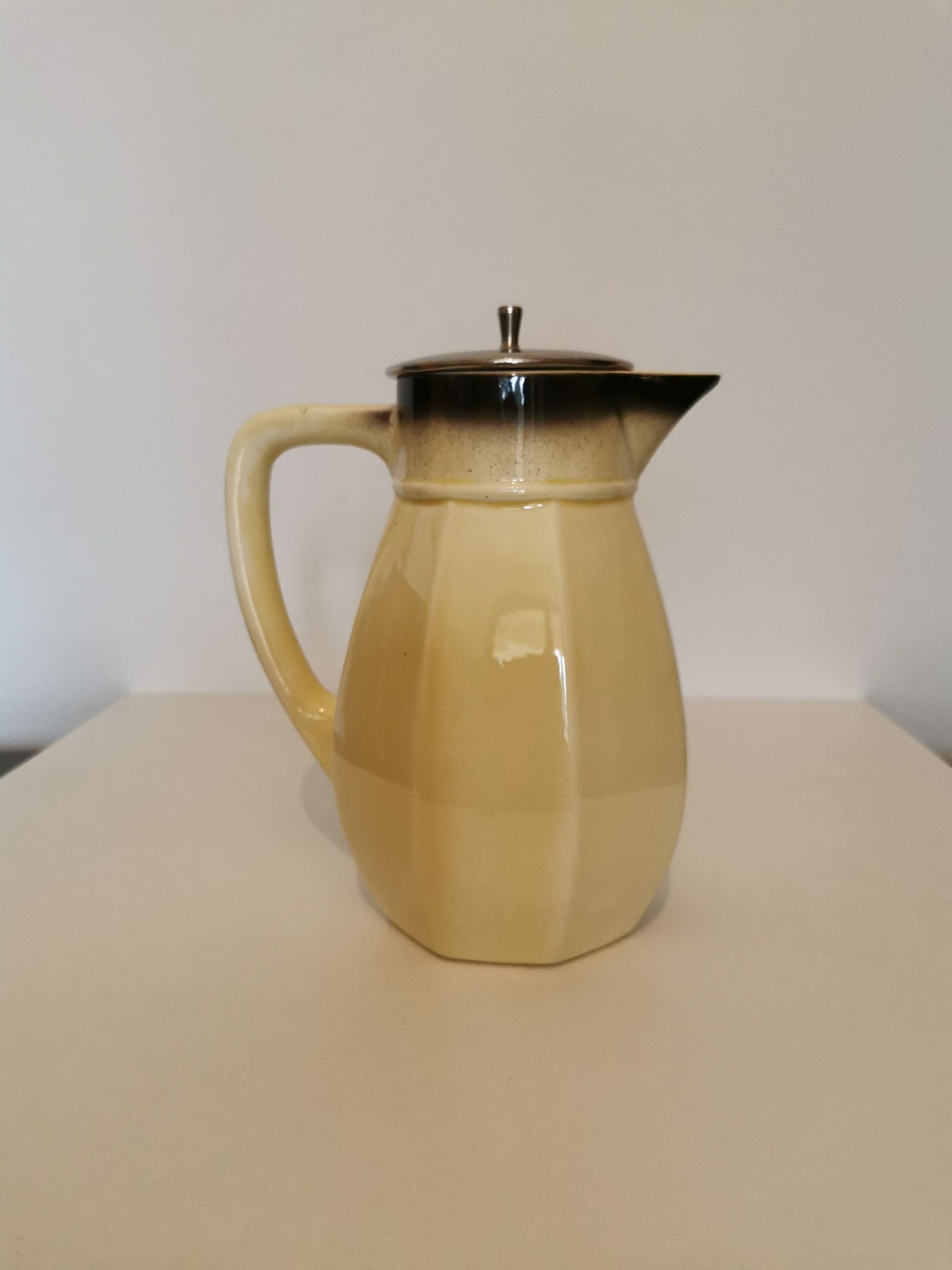 Pichet tisanière art déco en demi porcelaine "badonviller"