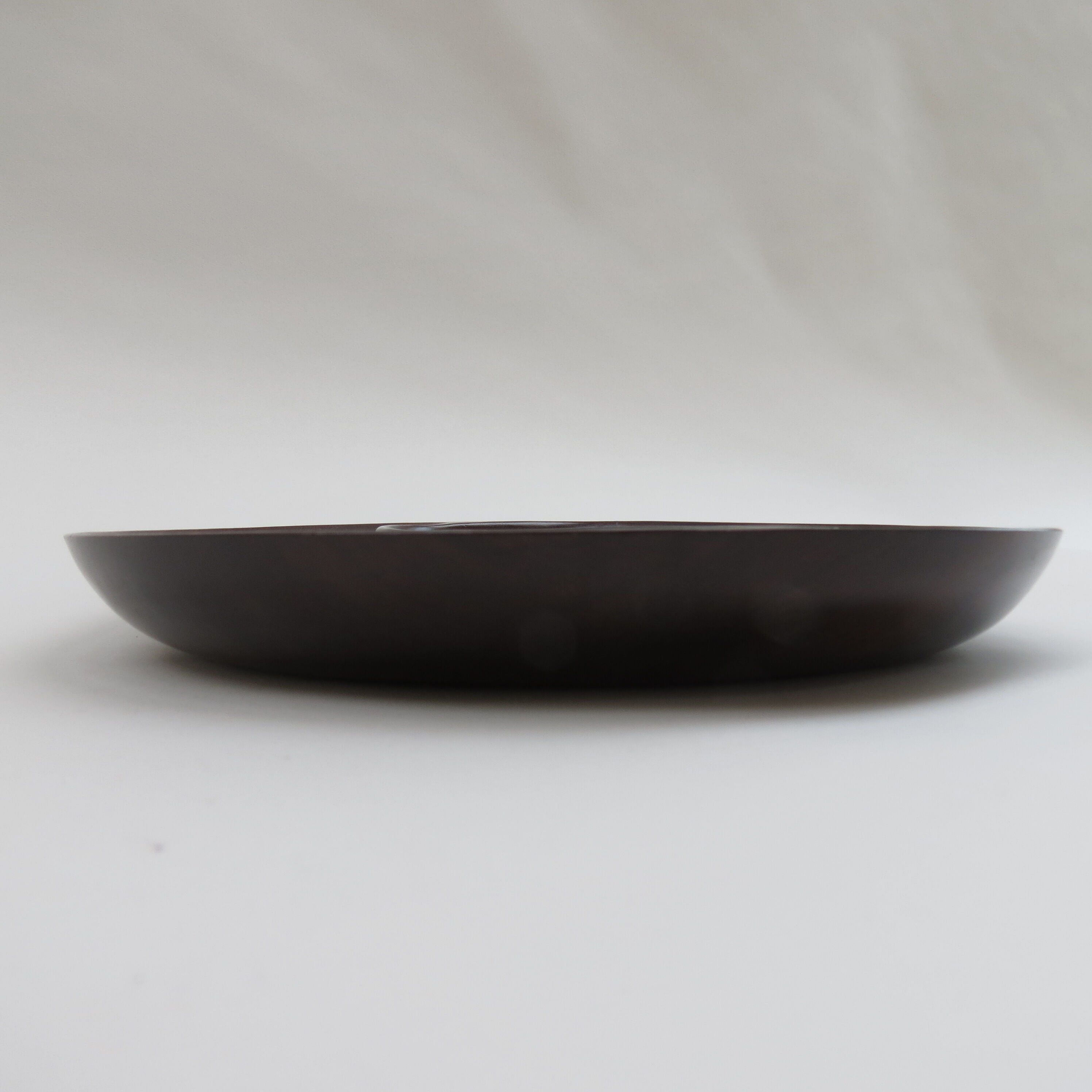 Plat en bois ying yang années 1960
