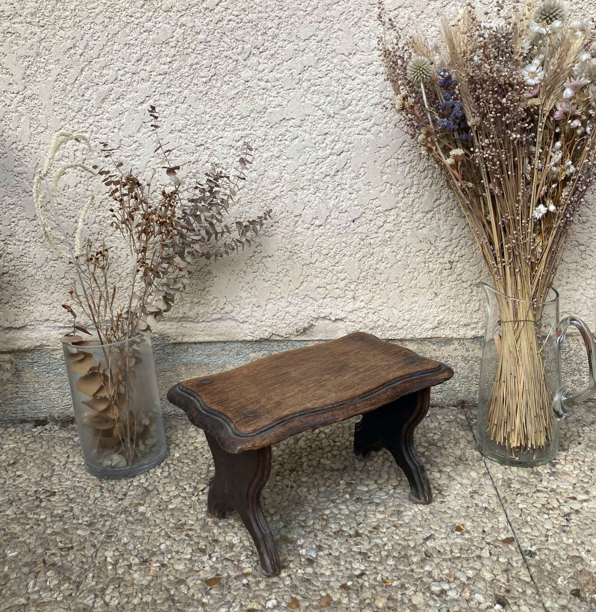 Walking stool feet in solid oak