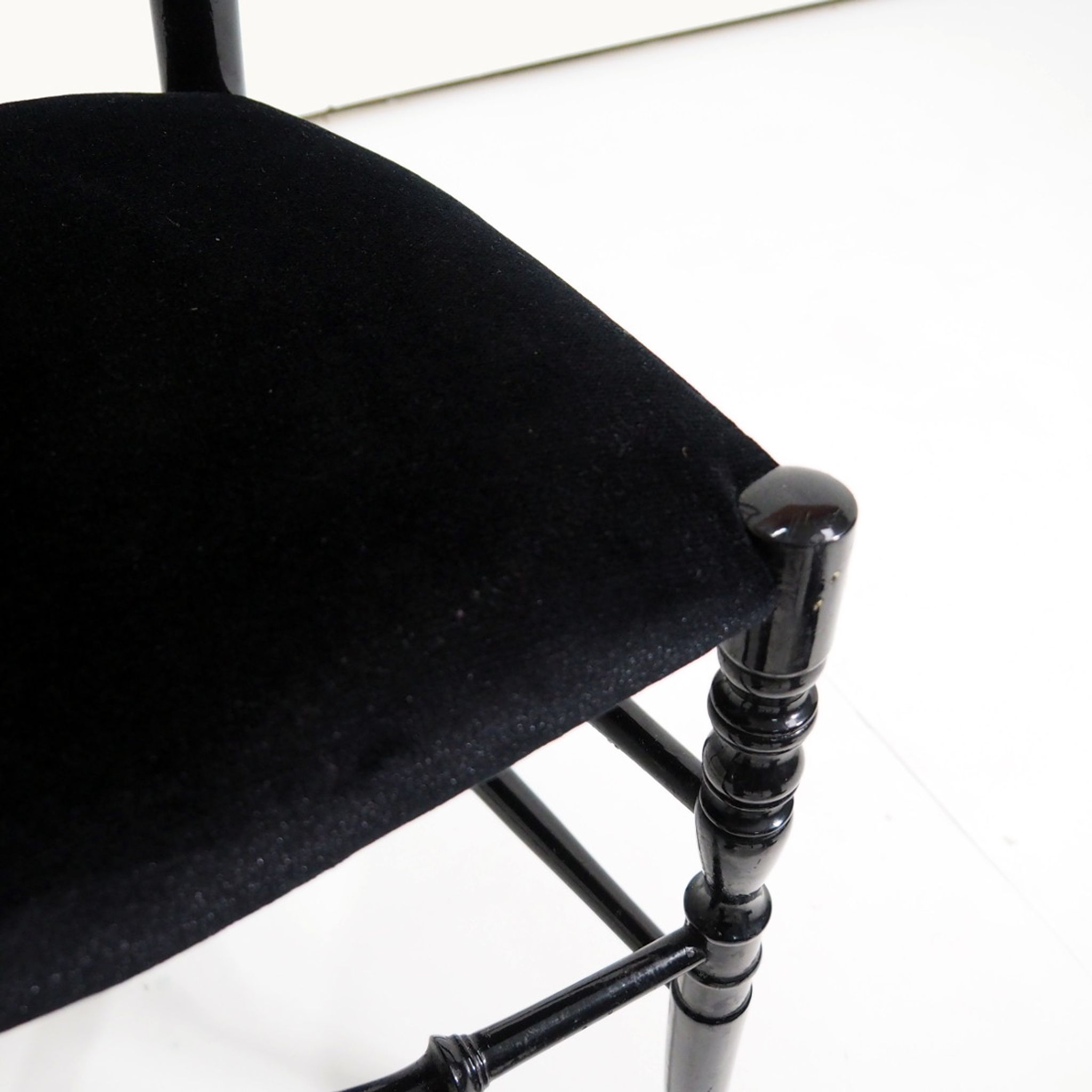 Decorative 'Chiavari' chair designed by Gaetano Descalzi