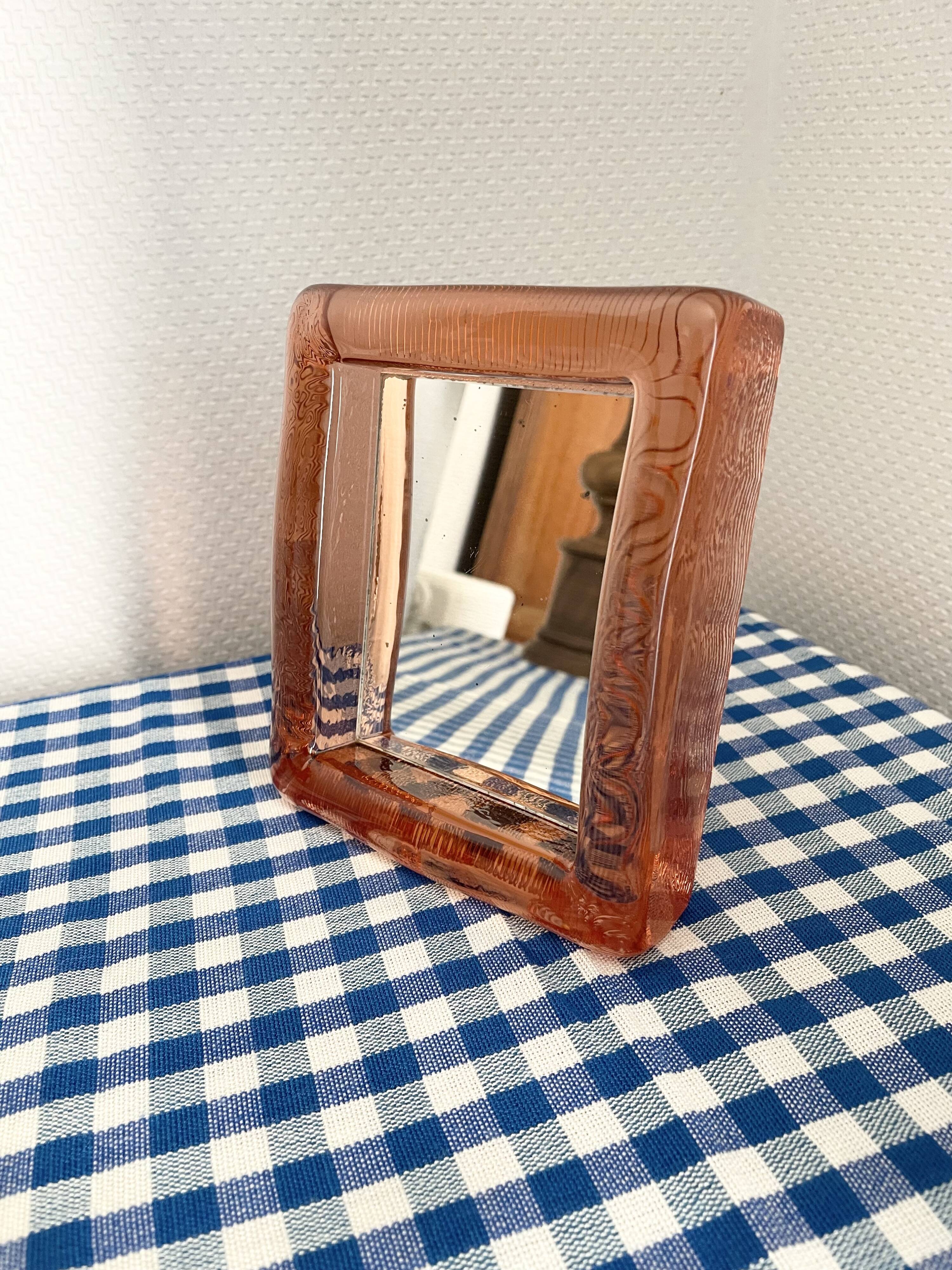 Miroir en verre rose d’Italie