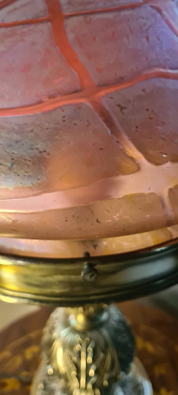 Lampe Art Nouveau autrichienne en bronze avec abat-jour en verre d'art de style Loetz