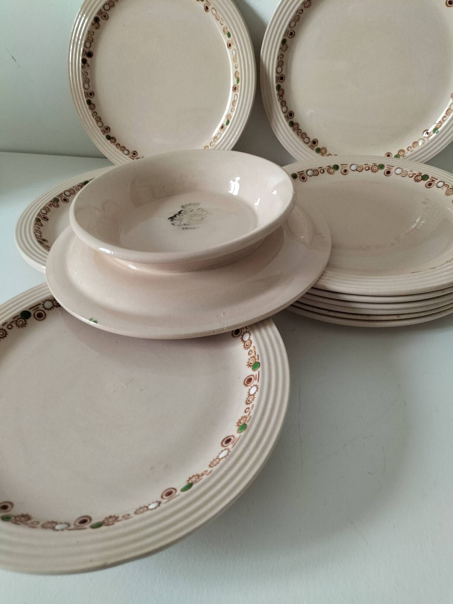 Plats à gâteaux et assiettes à dessert Longwy modèle Betty
