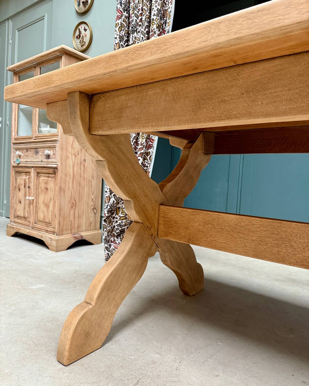 Grande table de ferme en chêne massif pieds croisés (rénovée)