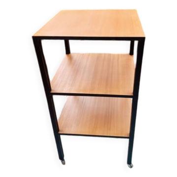 Serving table on wheels