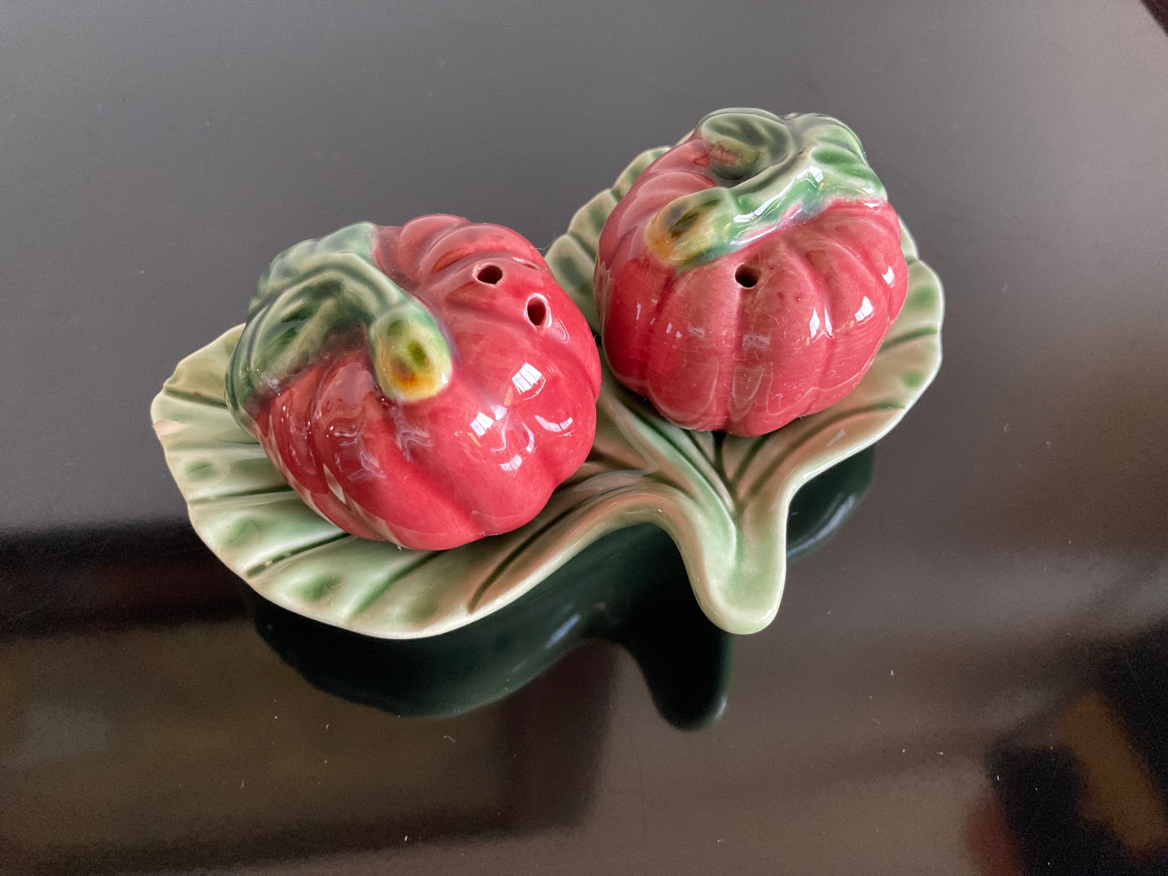 salt and pepper shaker in slurry