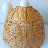 Lustre forme fleur en rotin