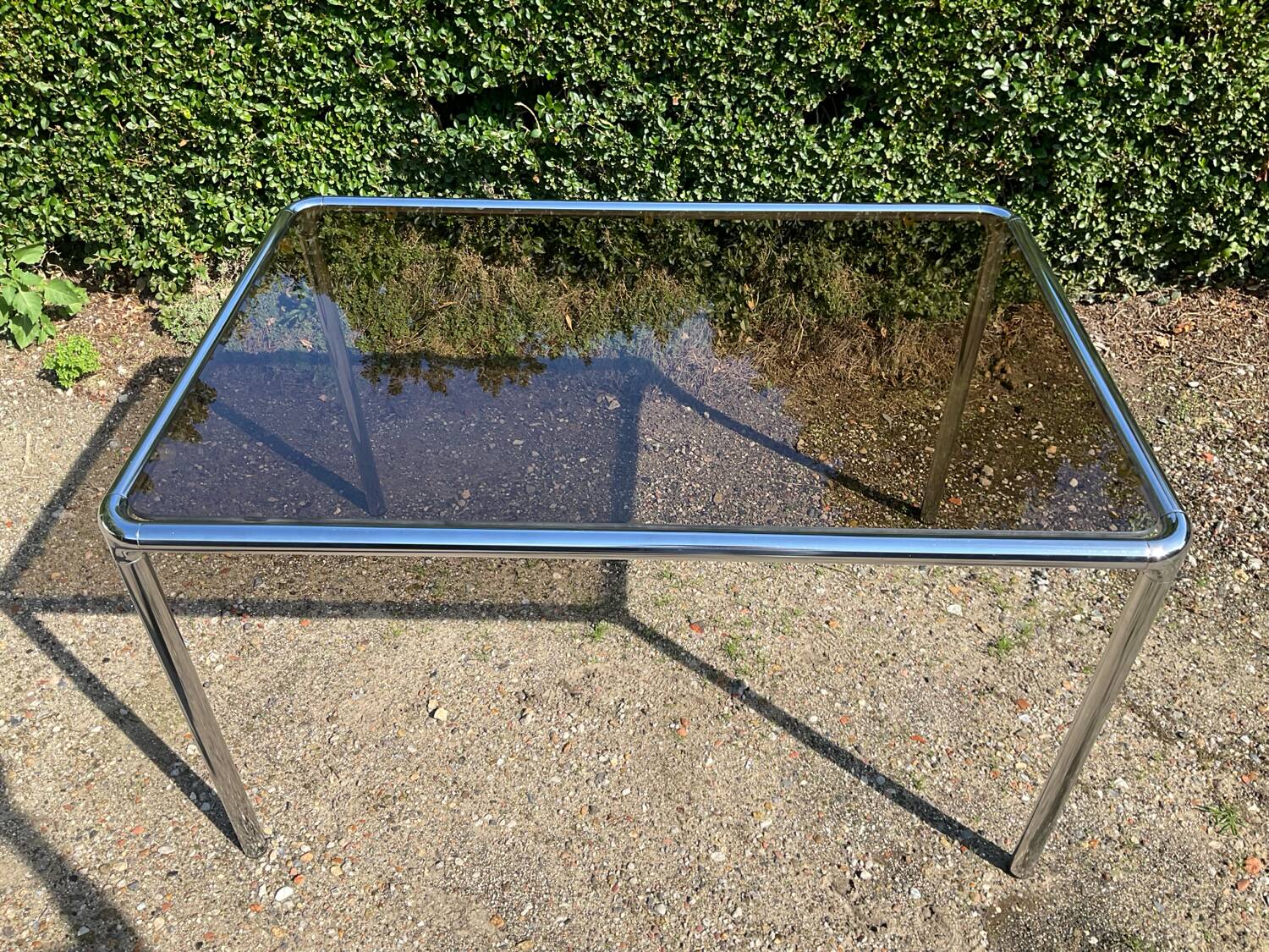 70s dining table in tubular chrome metal and smoked glass
