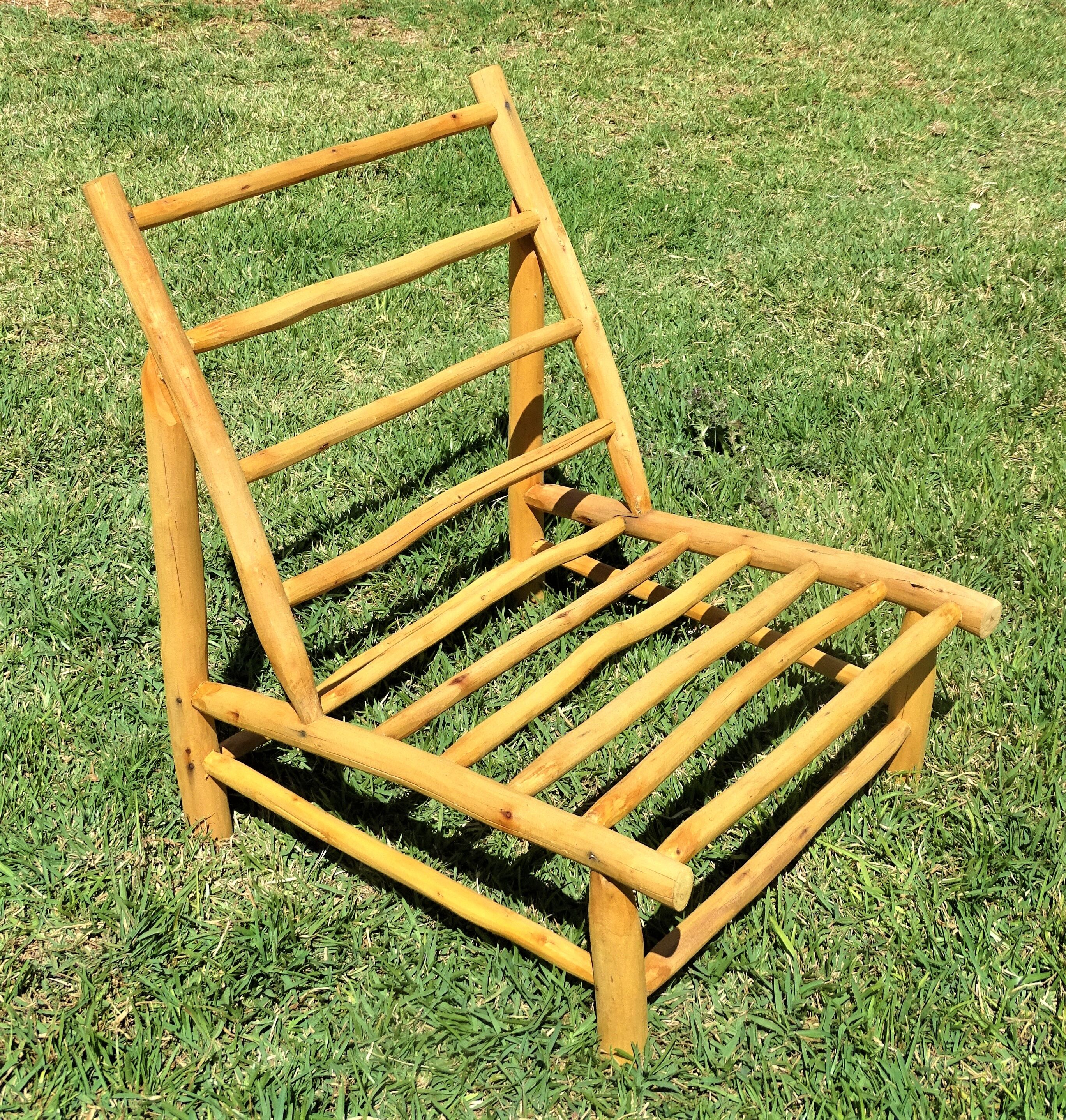 Low armchair in eucalyptus wood with blue and white cushions