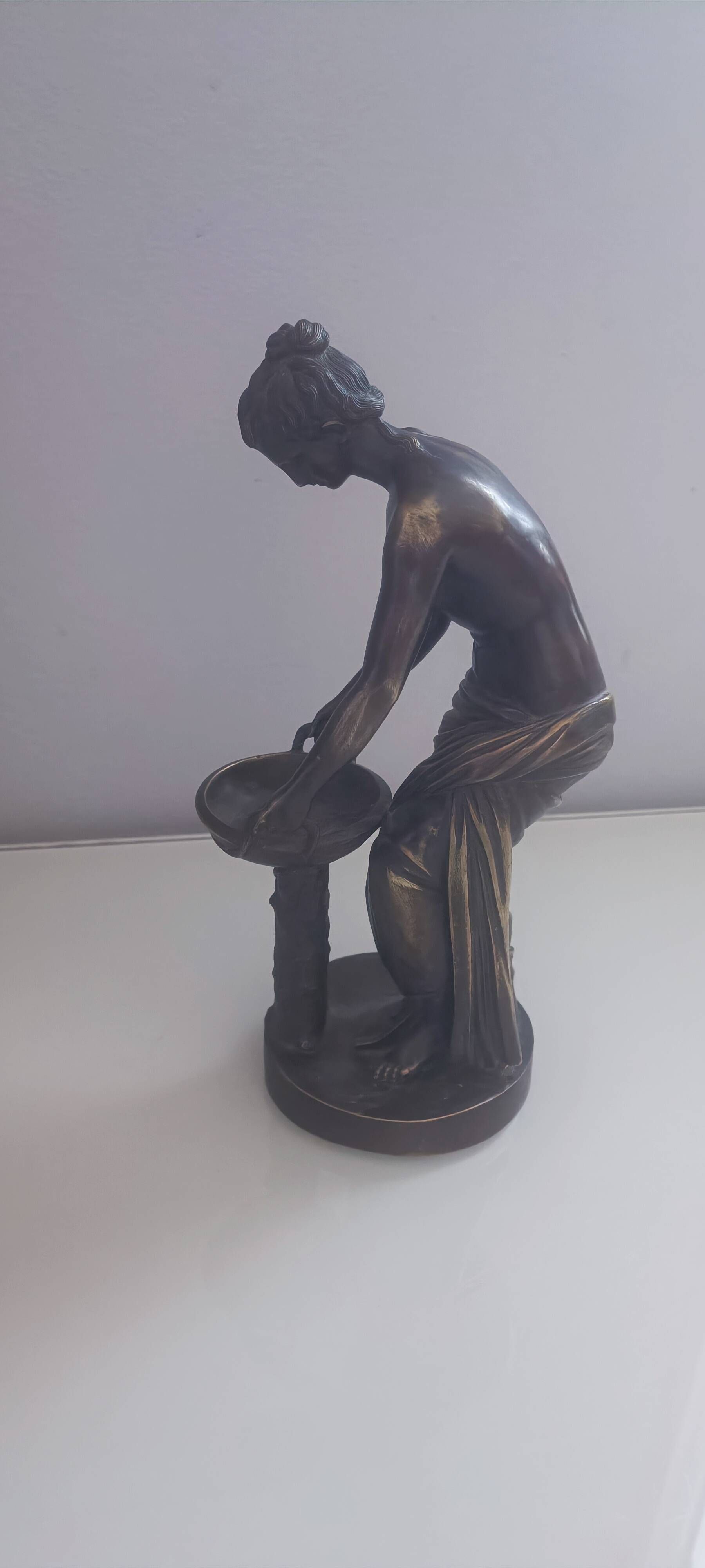 Neoclassical female statue - antique style - Antique bronze Wembley 27cm.