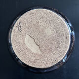 Vase boule brun signé