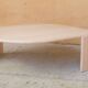 Table basse vintage en travertin par les éditions Roche Bobois