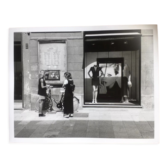 Tirage, femme mode vitrine Max Mara, années 90