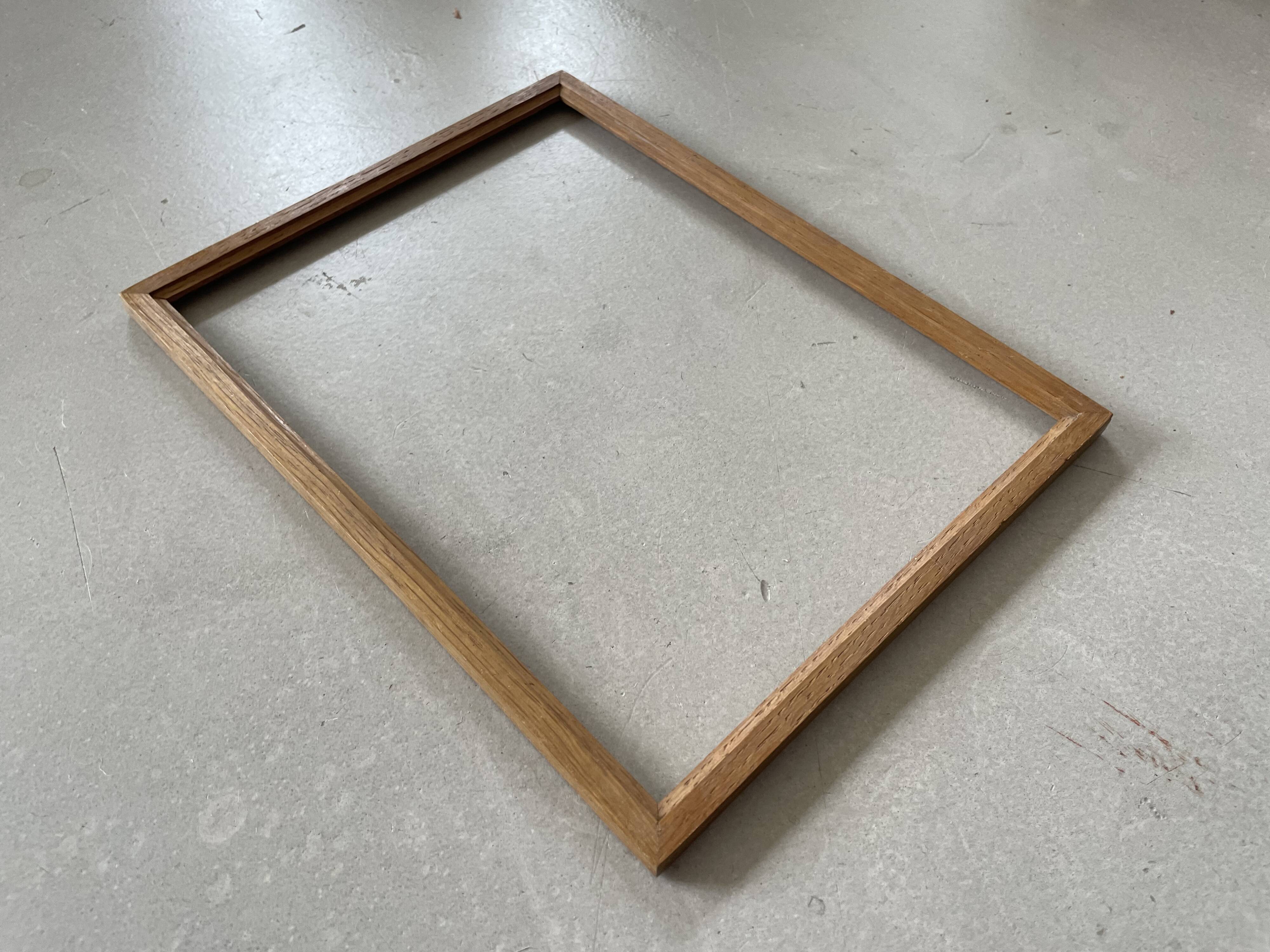 Small thin old frame 19x24cm