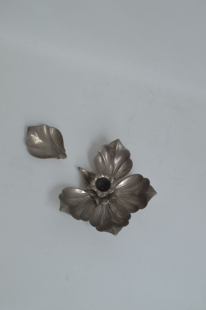 Vintage flower ashtray