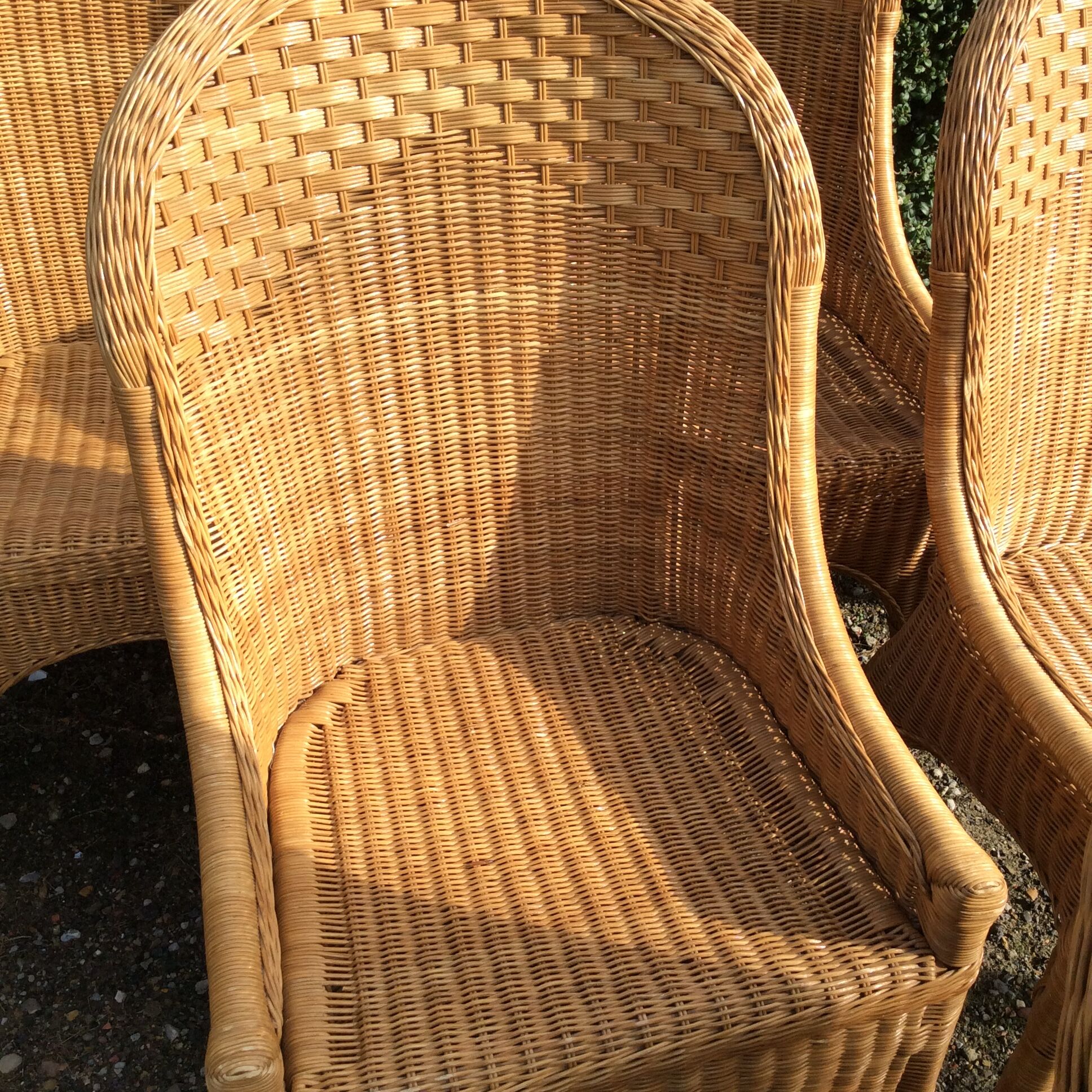 Vintage rattan set dining table and its 6 chairs