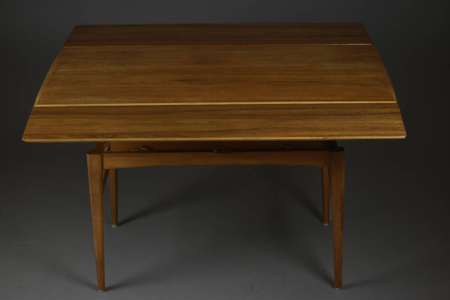 Swedish Mid-Century Expandable Coffee Table | 1950s | Emmaboda Möbelfabrik