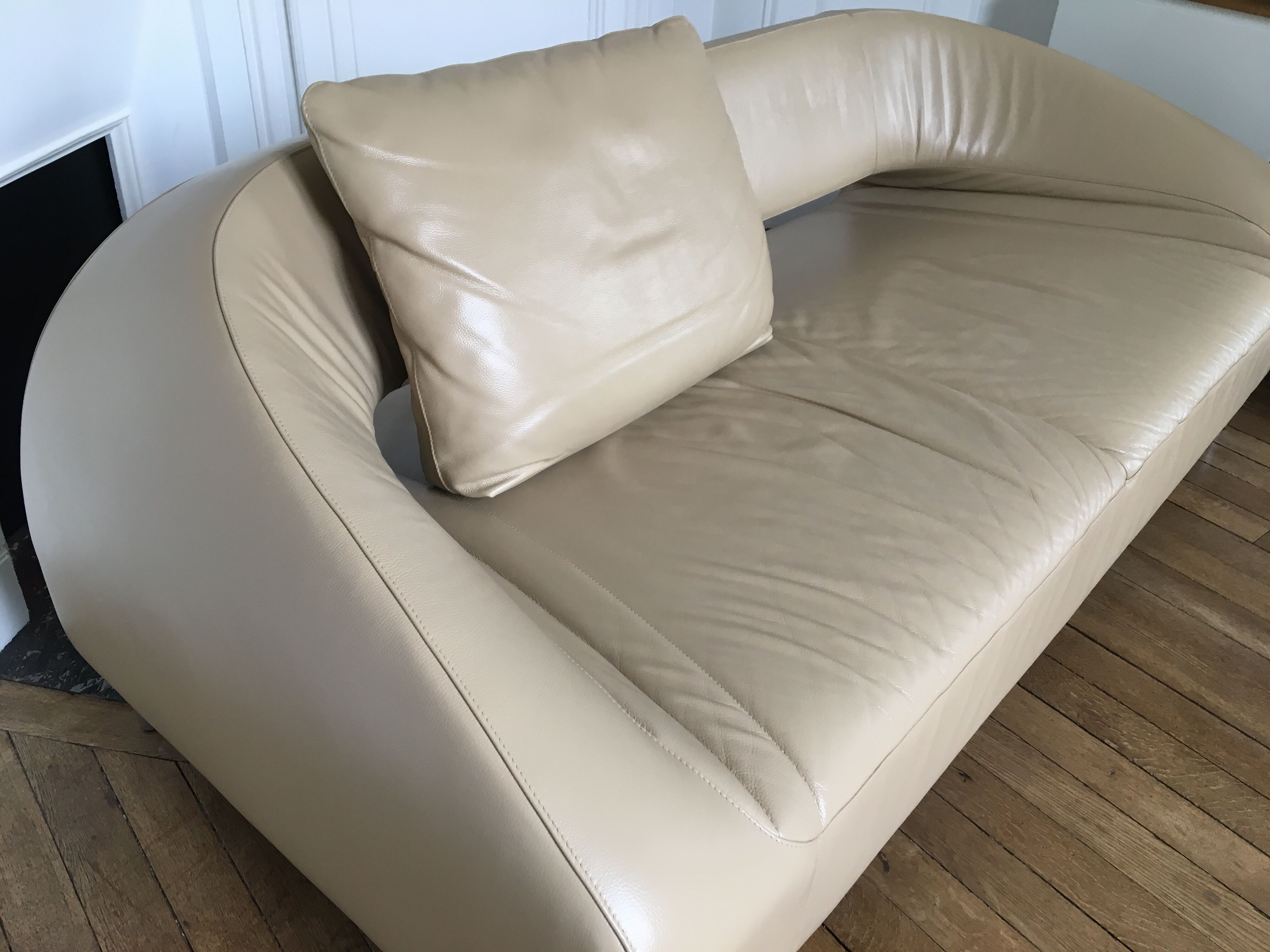 Léolux sofa in beige leather/cream new