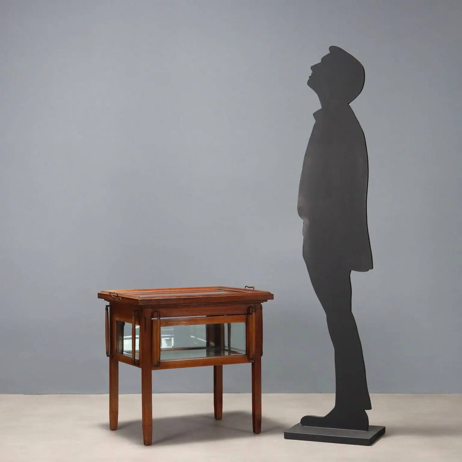 Antique display table in mahogany, glass and bronze, Italy, 19th century.