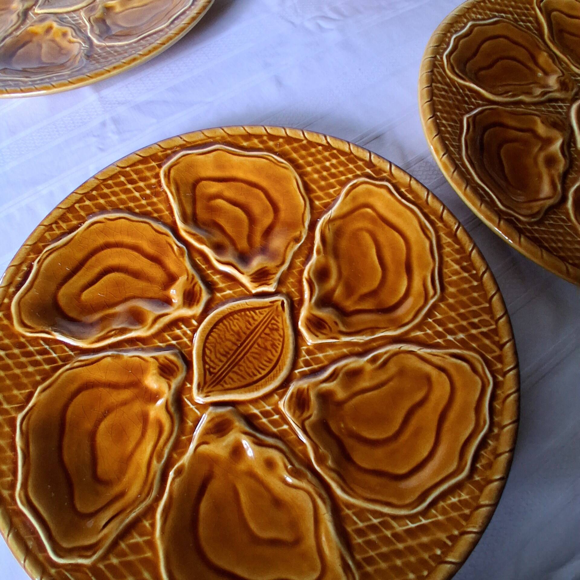 5 oyster or brown shell plates in good condition