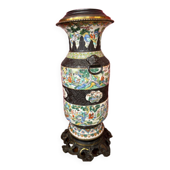 Vase en porcelaine de Chine famille rose dit 'de Nankin' 19ème