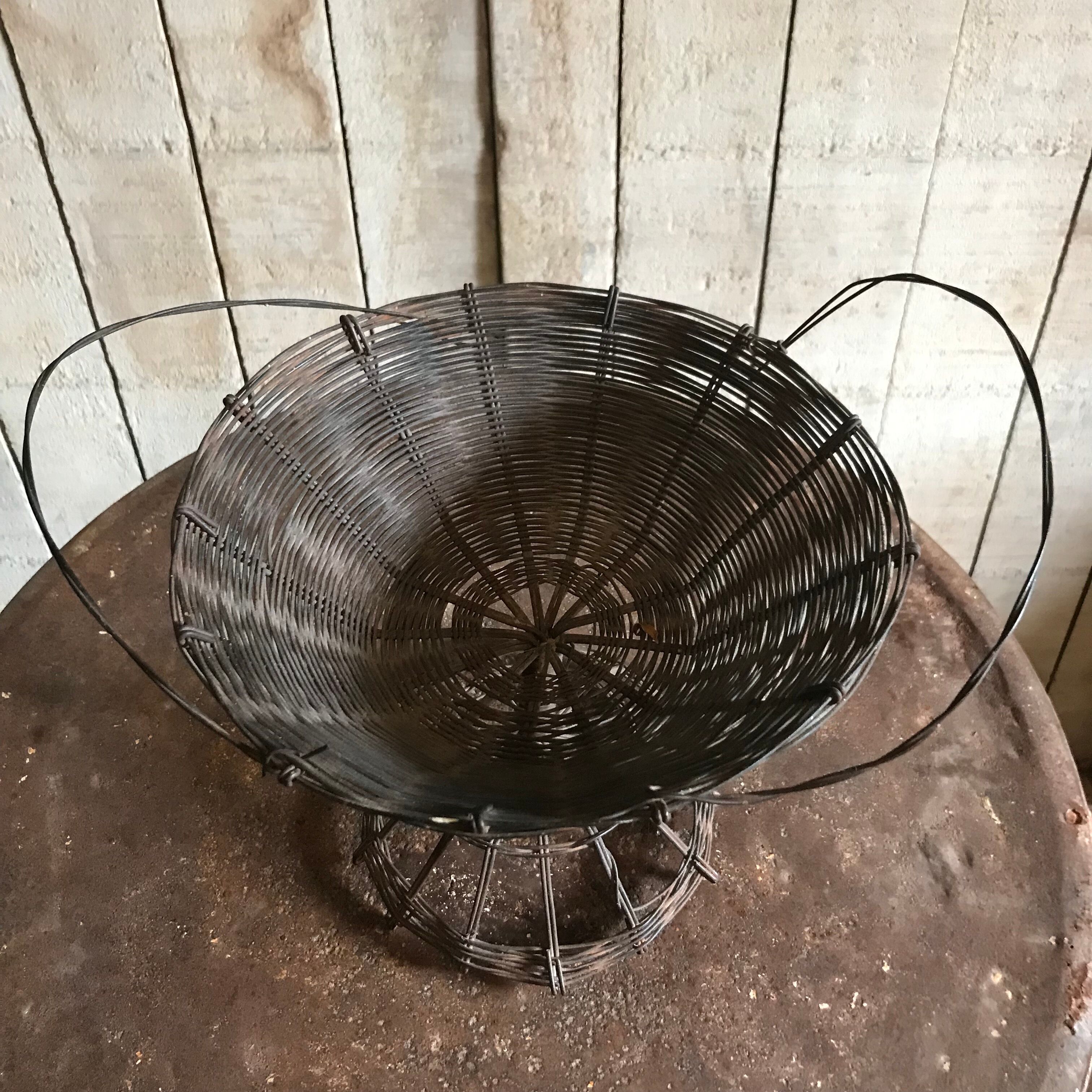 Basket fruit braided iron