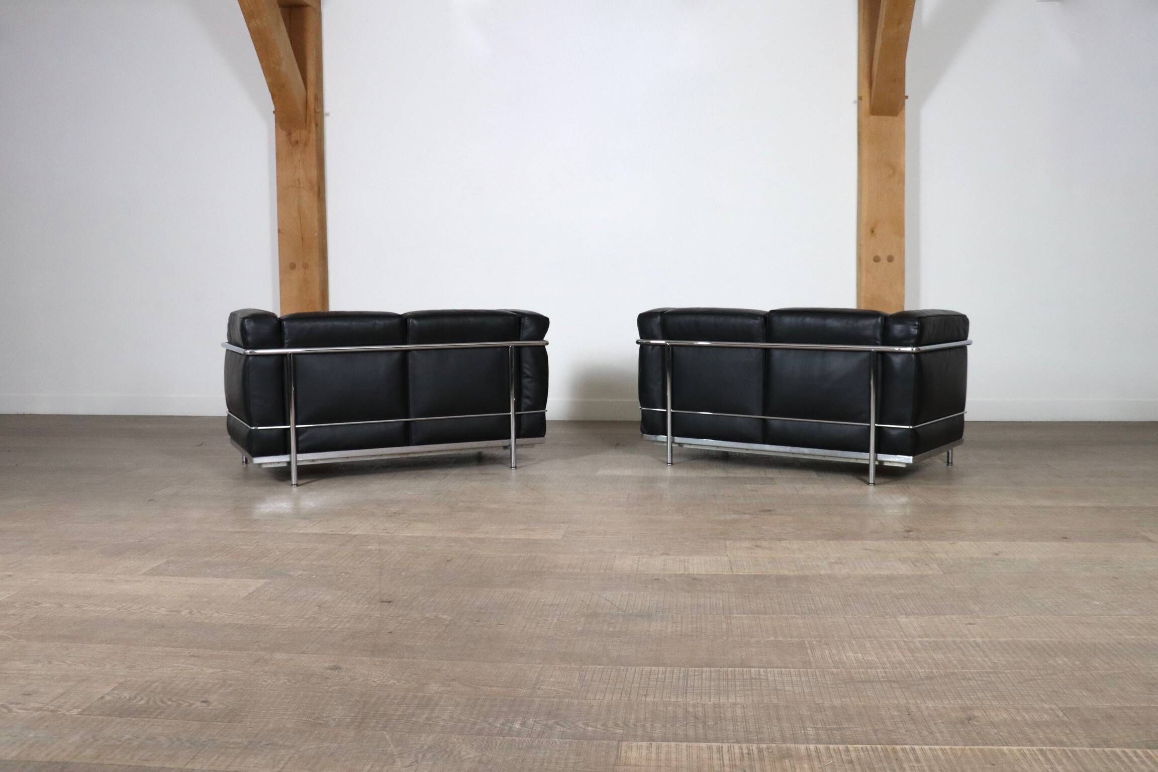 Canapé 2 places vintage Cassina LC2 par Charlotte Perriand et Le Corbusier