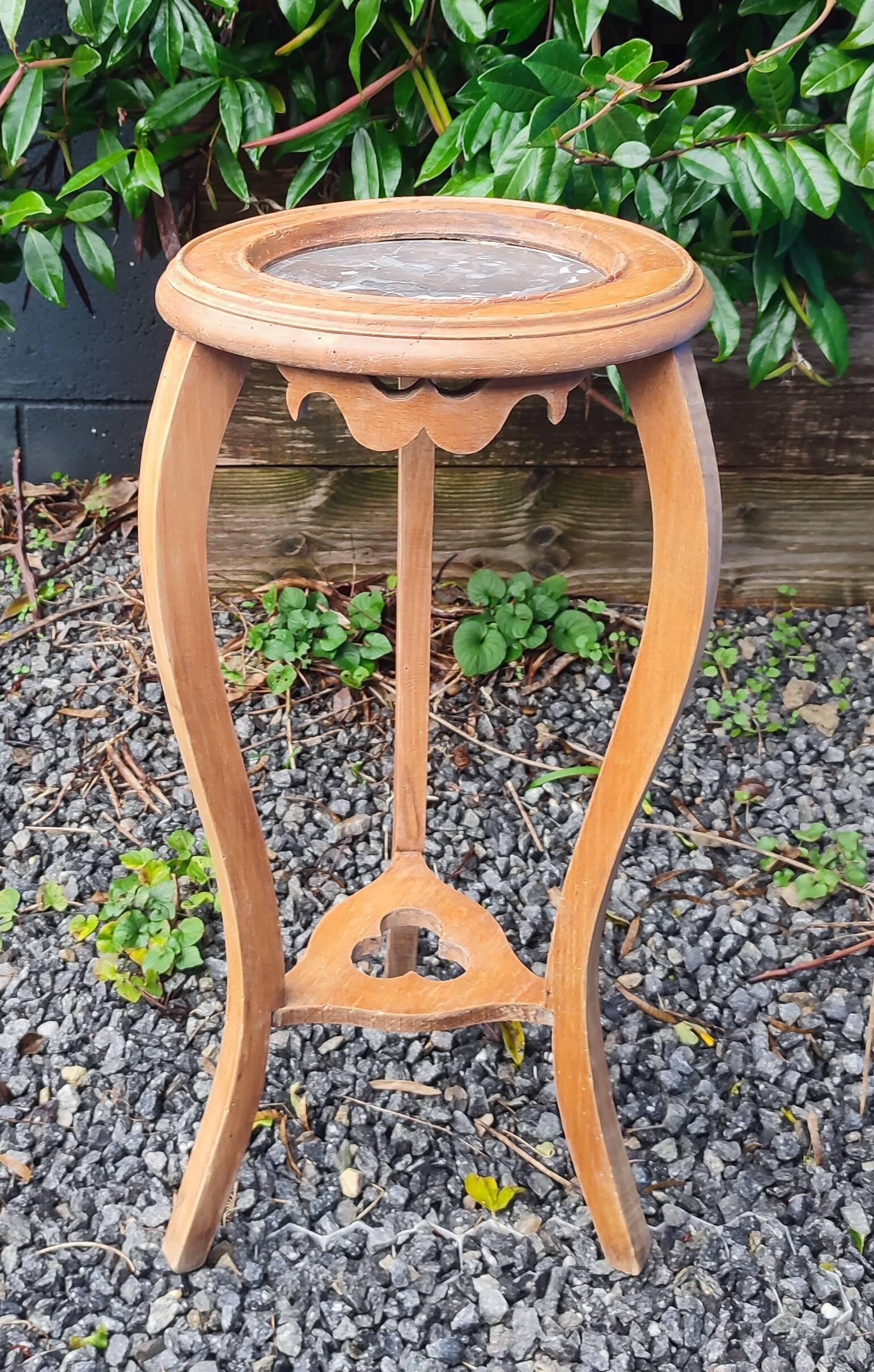 Antique Louis XV style stool in wood and marble.
