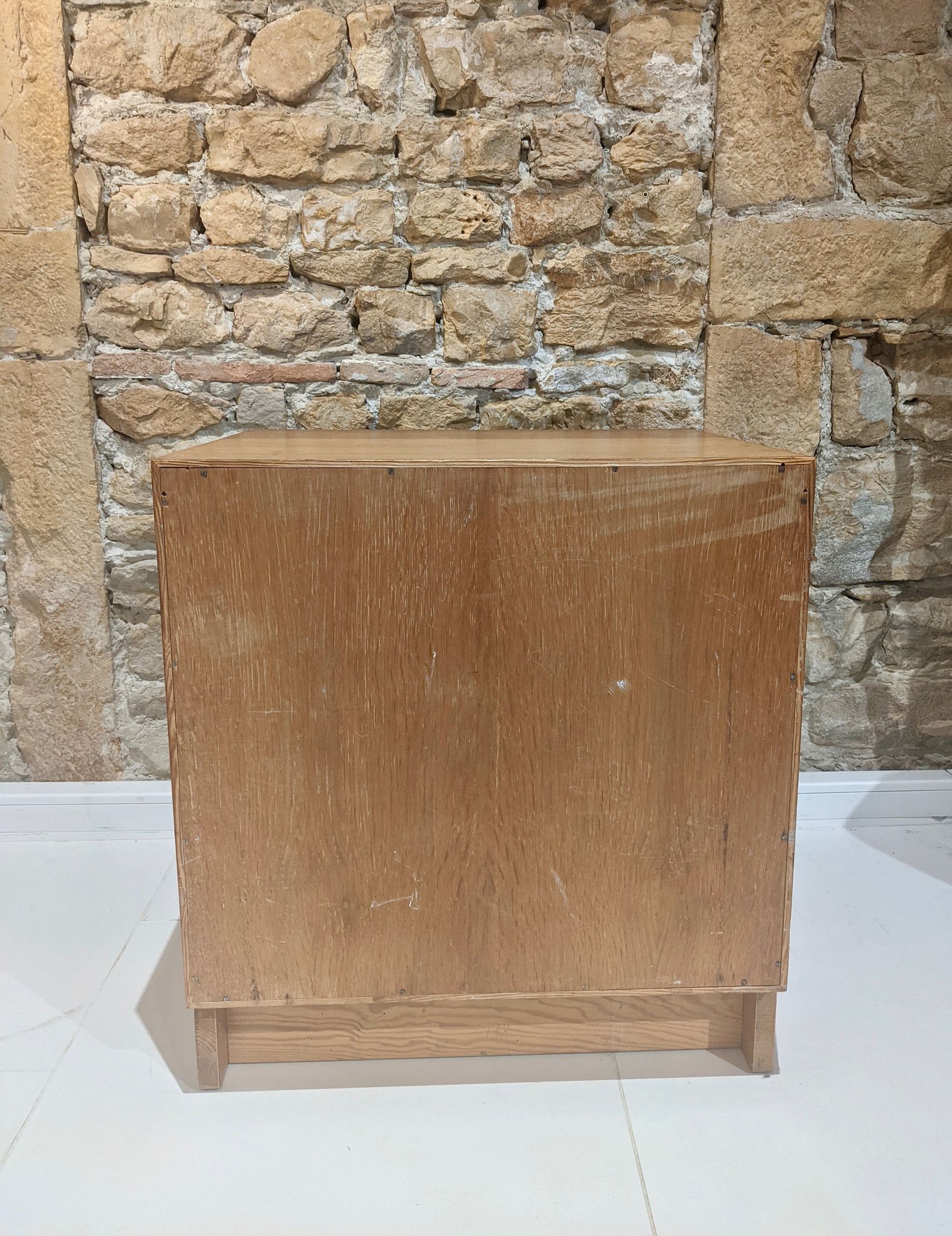 Oak chest of drawers