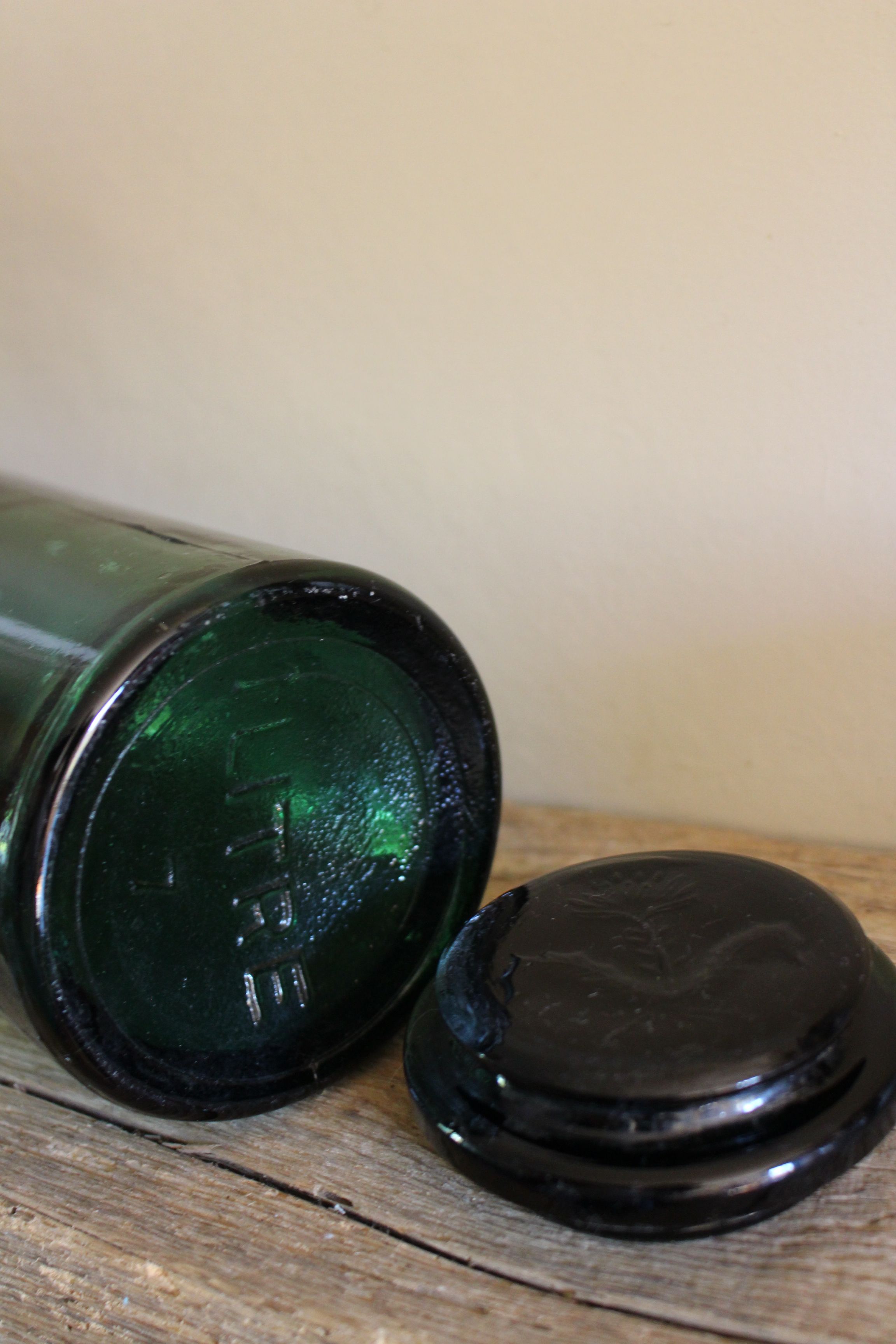 Jar dark green glass lorraine thistle 1 l diversion