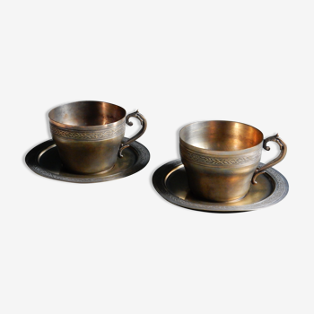 Set 2 tea cups and golden metal sub-cups