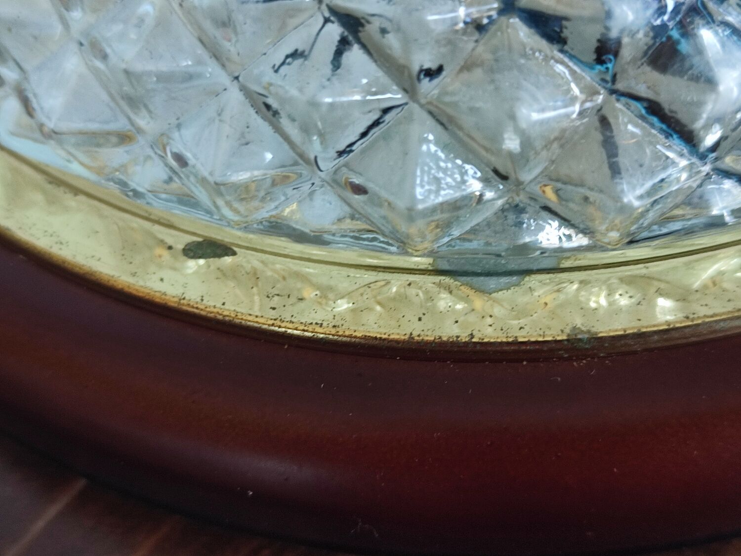 Lot de deux plafonniers en verre et laiton vintage