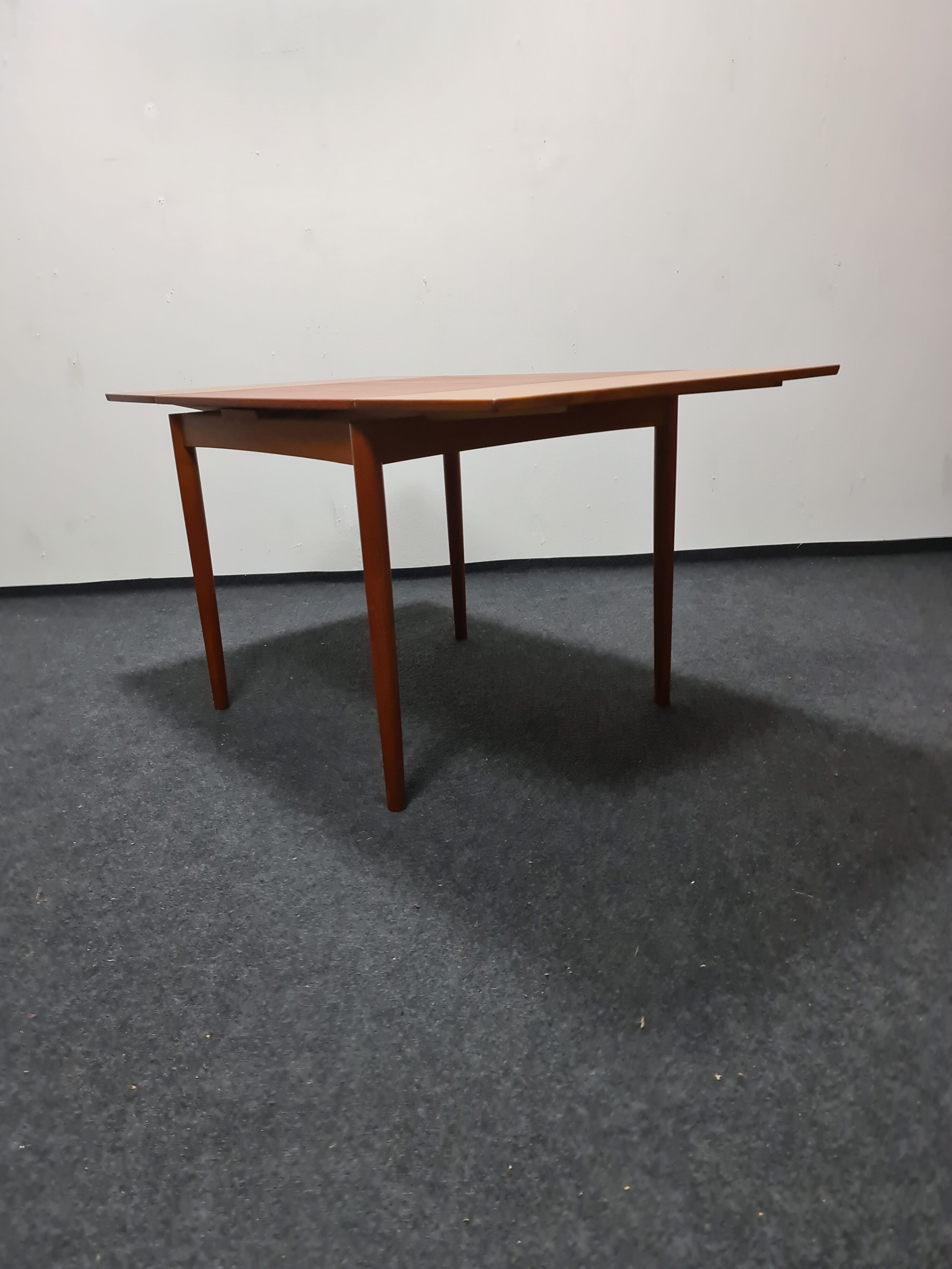 Table à manger en teck de design danois par Poul Hundevad