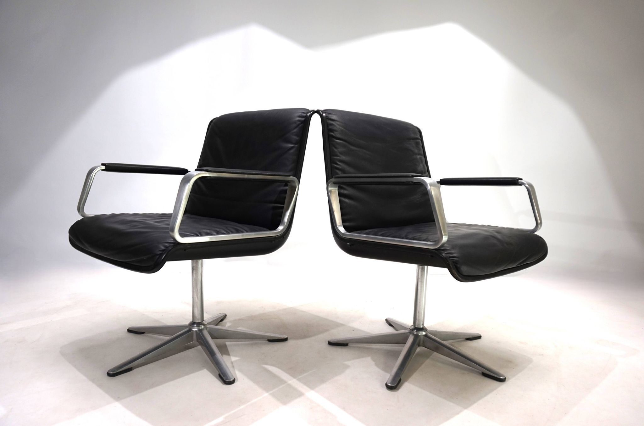 Set of 2 Wilkhahn Delta conference/dining chairs from the Delta Group