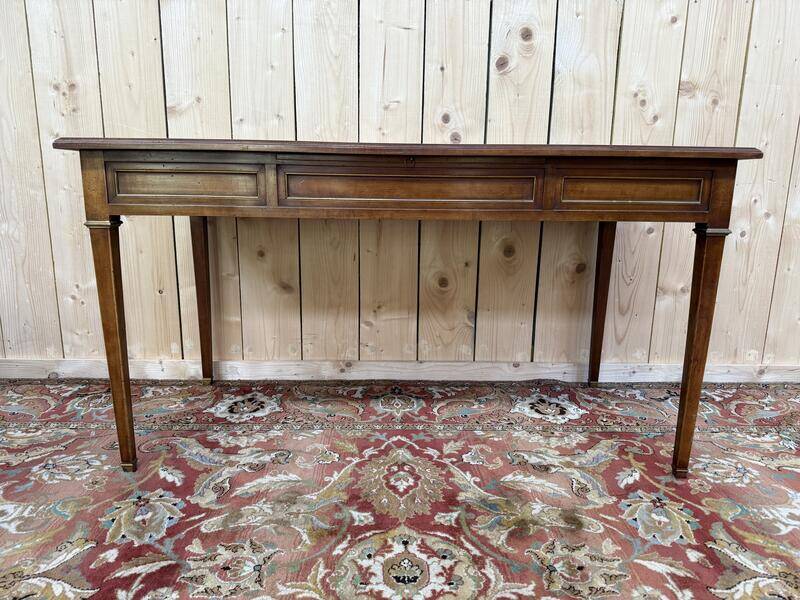 Bureau plat de style Louis XVI en merisier et cuir noir