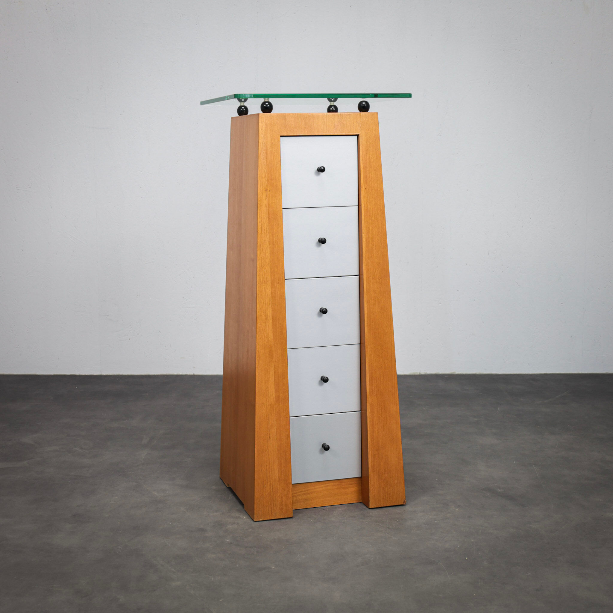 Commode italienne postmoderne avec plateau en verre (années 1980)