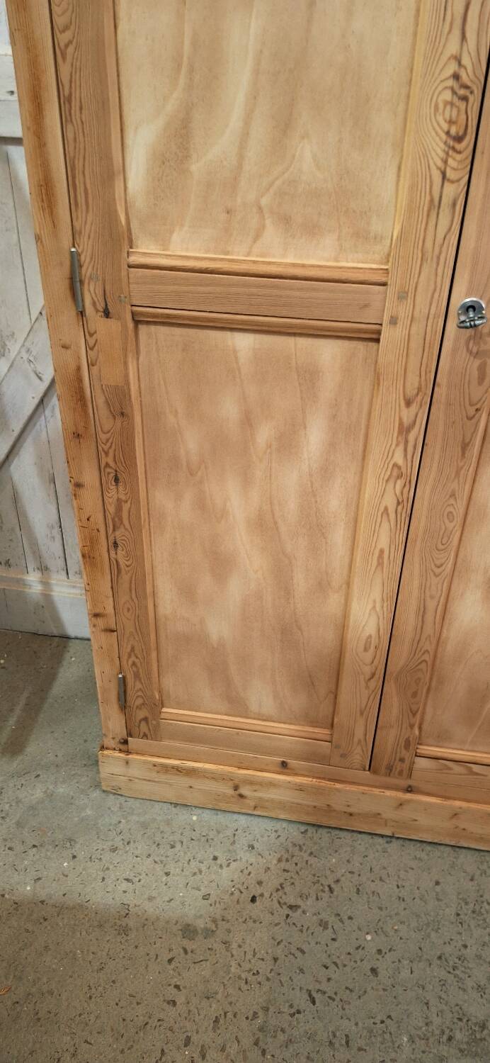 Armoire vintage