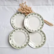 Assiettes plates vertes Moulin des Loups modèle Violetta
