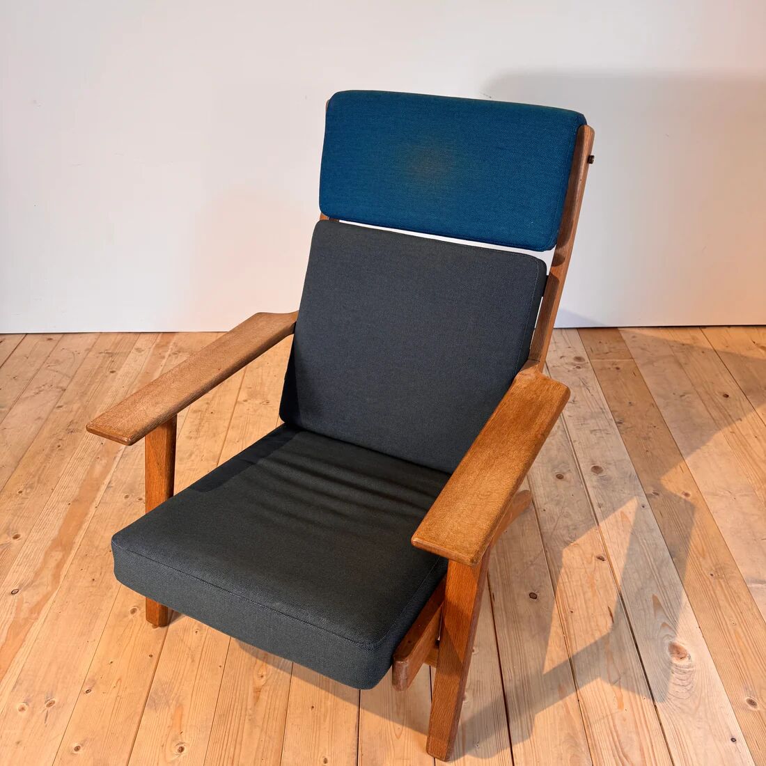 GE-375 armchair by Hans Wegner for Getama
