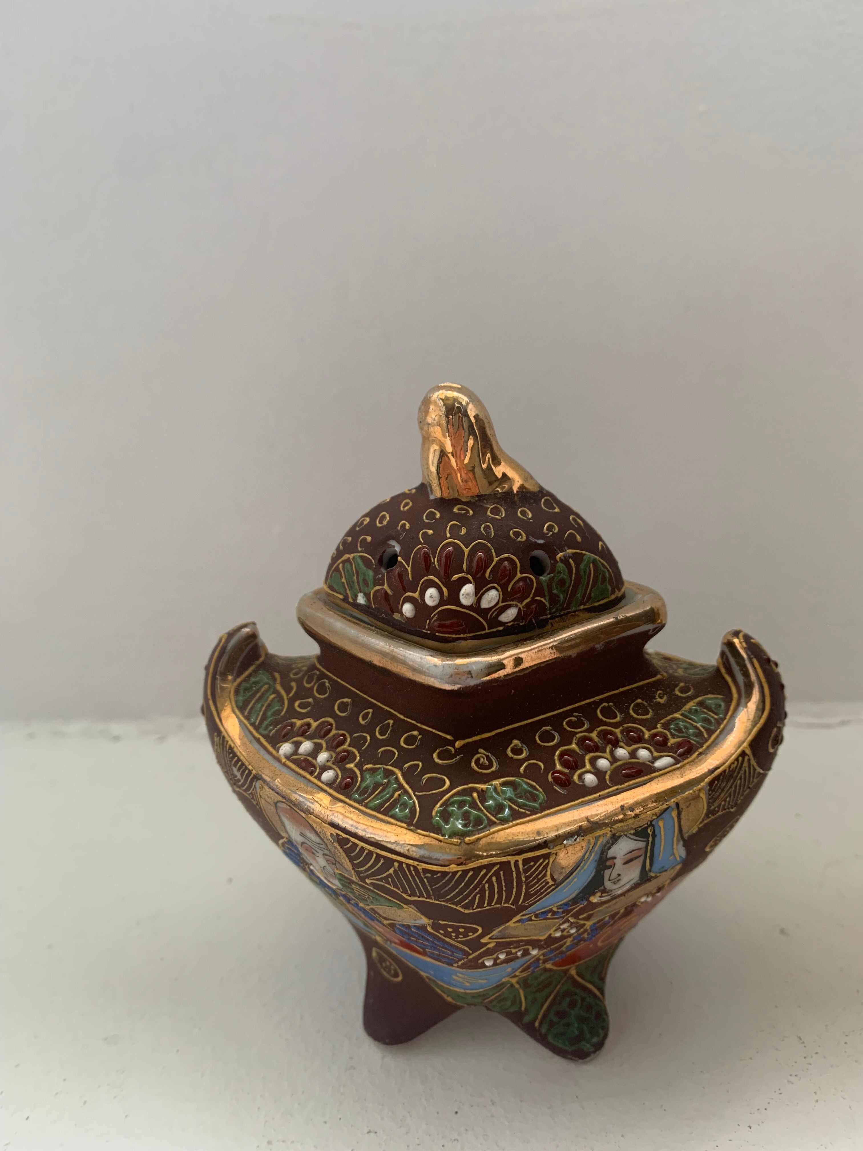 Vase and burn perfume Japanese porcelain tsatsuma