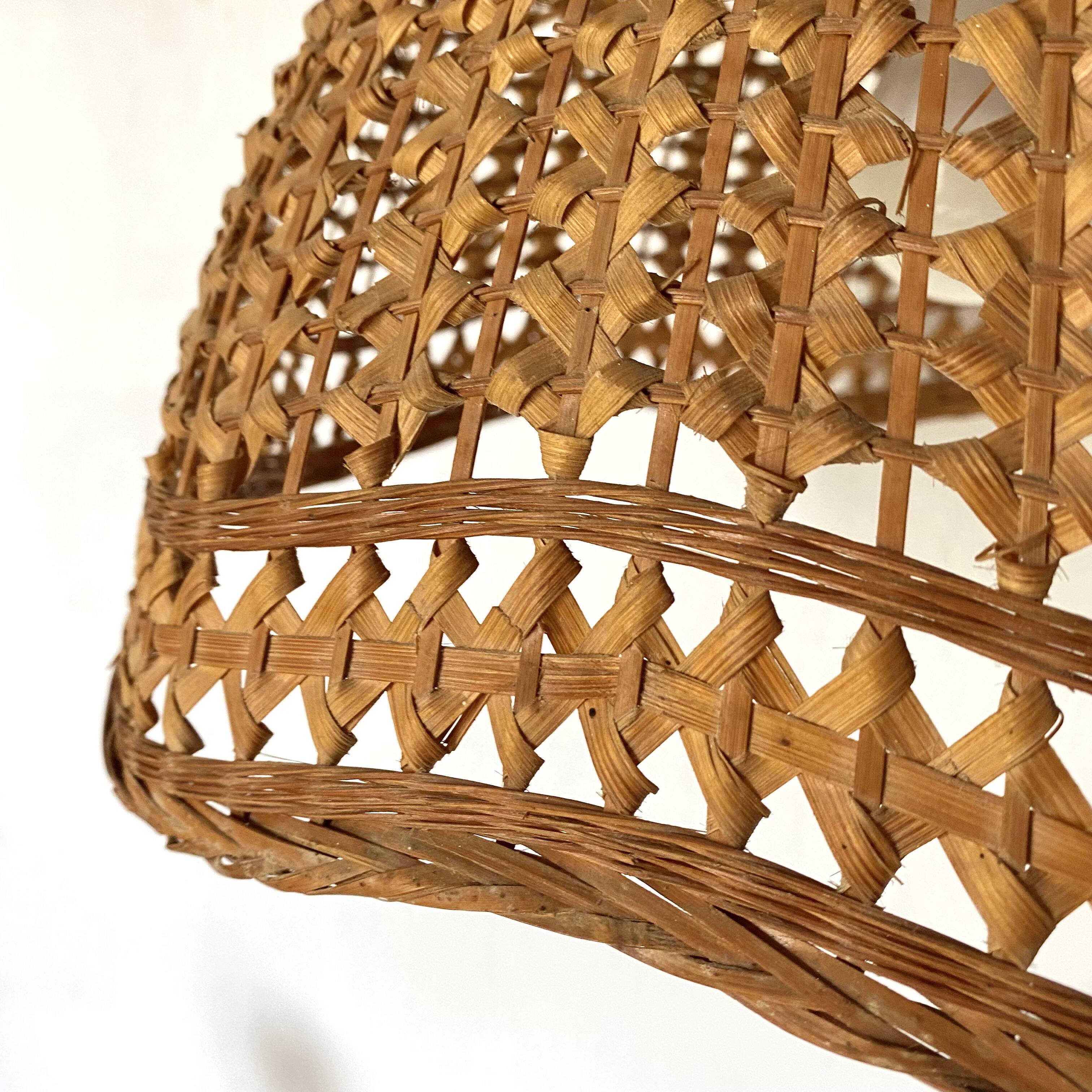 Hanging rattan lampshade