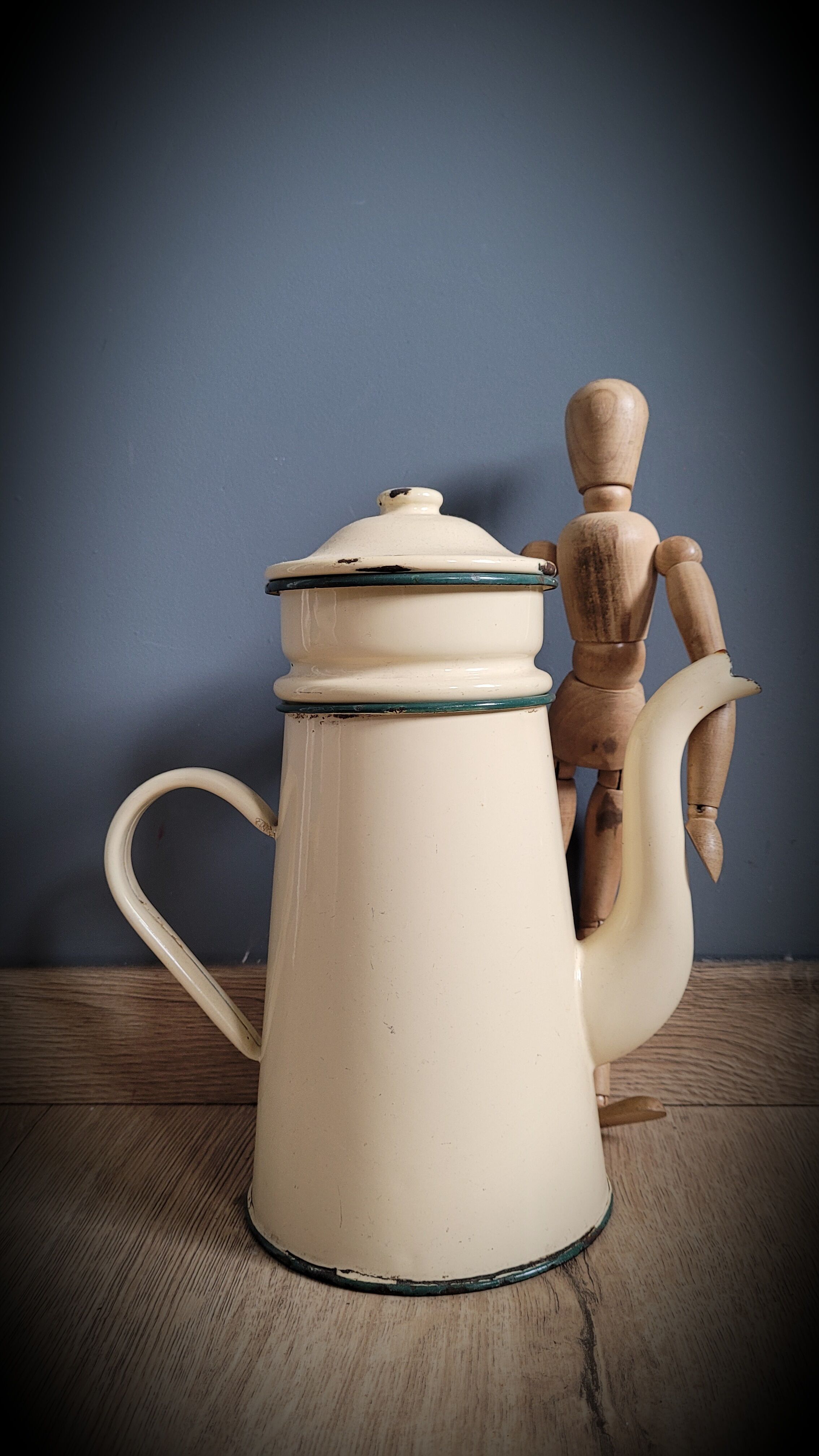 Green beige enamelled coffee maker 28