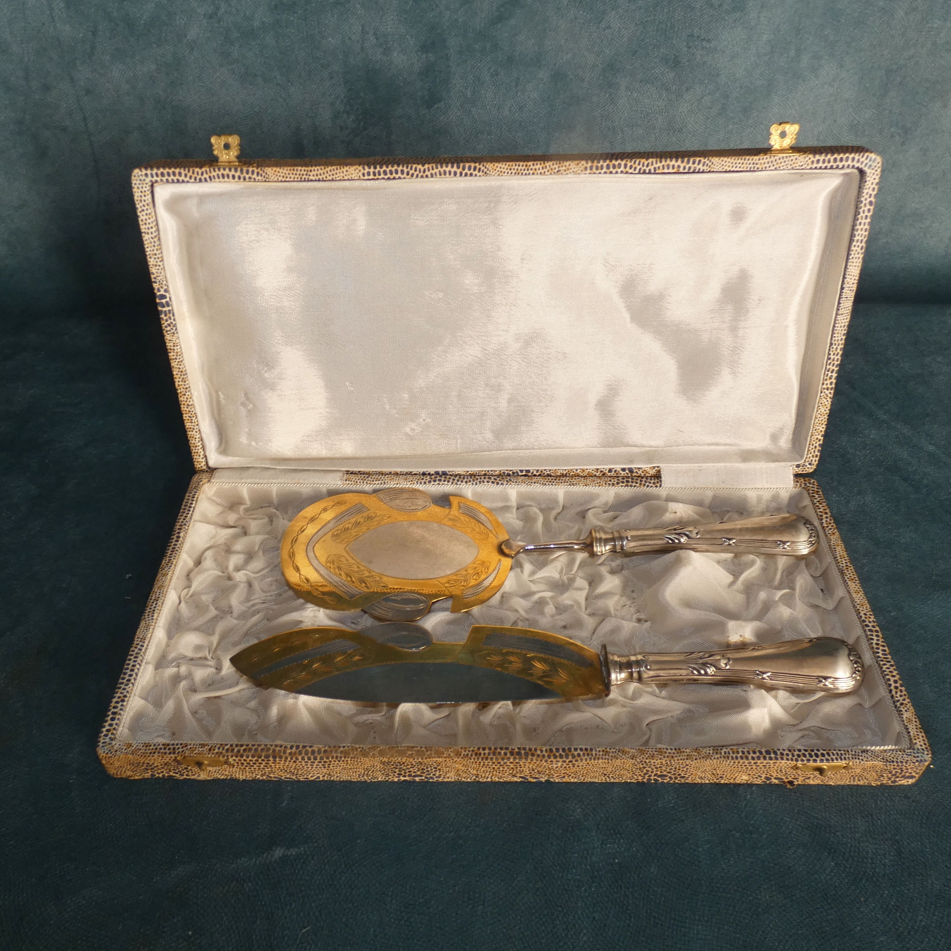 Duo de pelle and knife cake silver and gold metal circa 1950