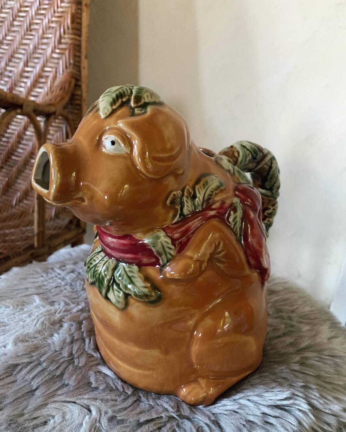 Pig pitcher