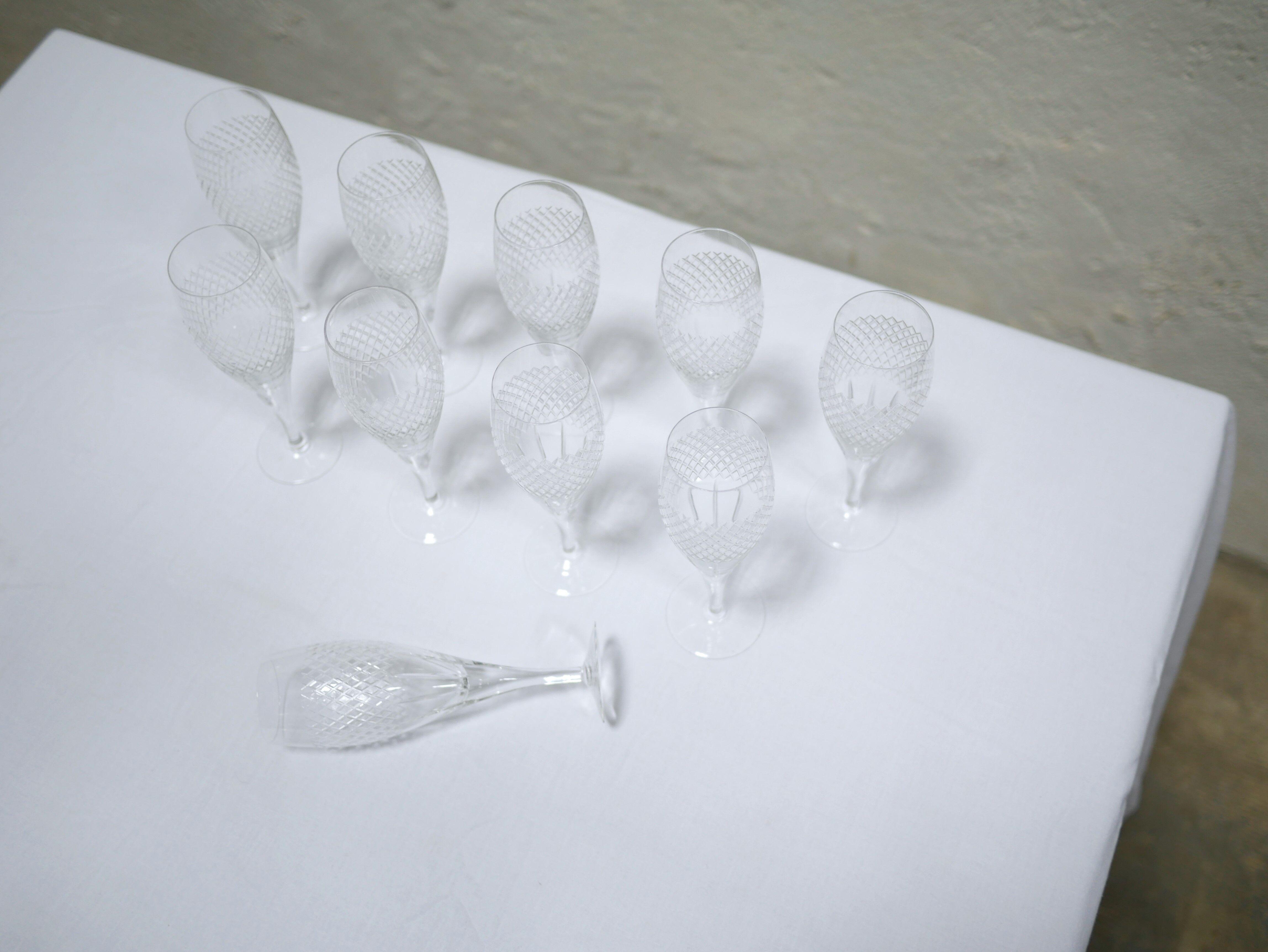 Series of 10 vintage crystal champagne flutes