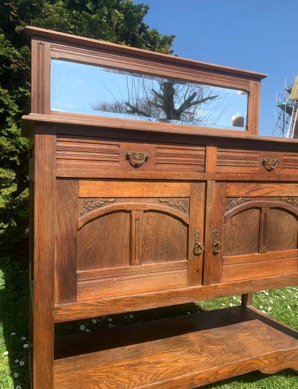 Buffet ancien en bois massif avec miroir — style Art Nouveau