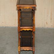 Étagère bibliothèque Theodore Alexander bois massif cuir embossé